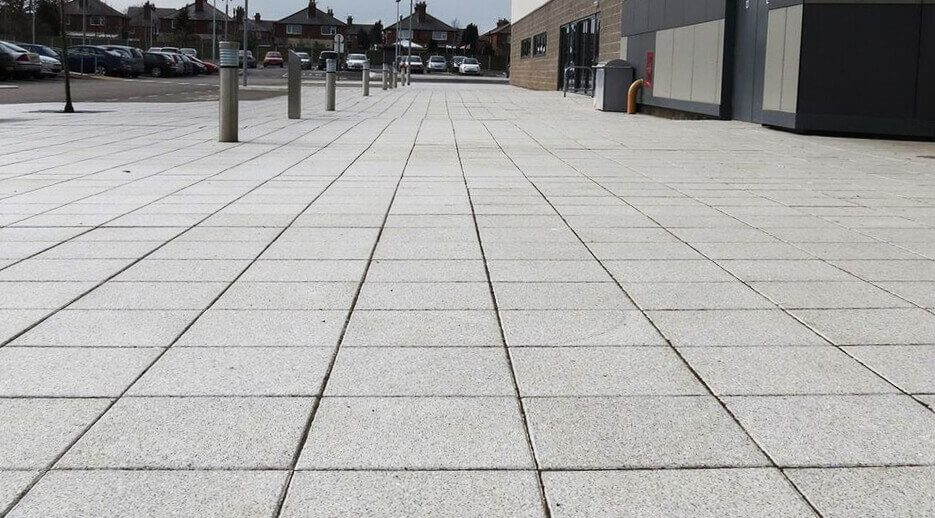Shelbourne-Silver-Granite_Paving-Flags_Professional-image-3