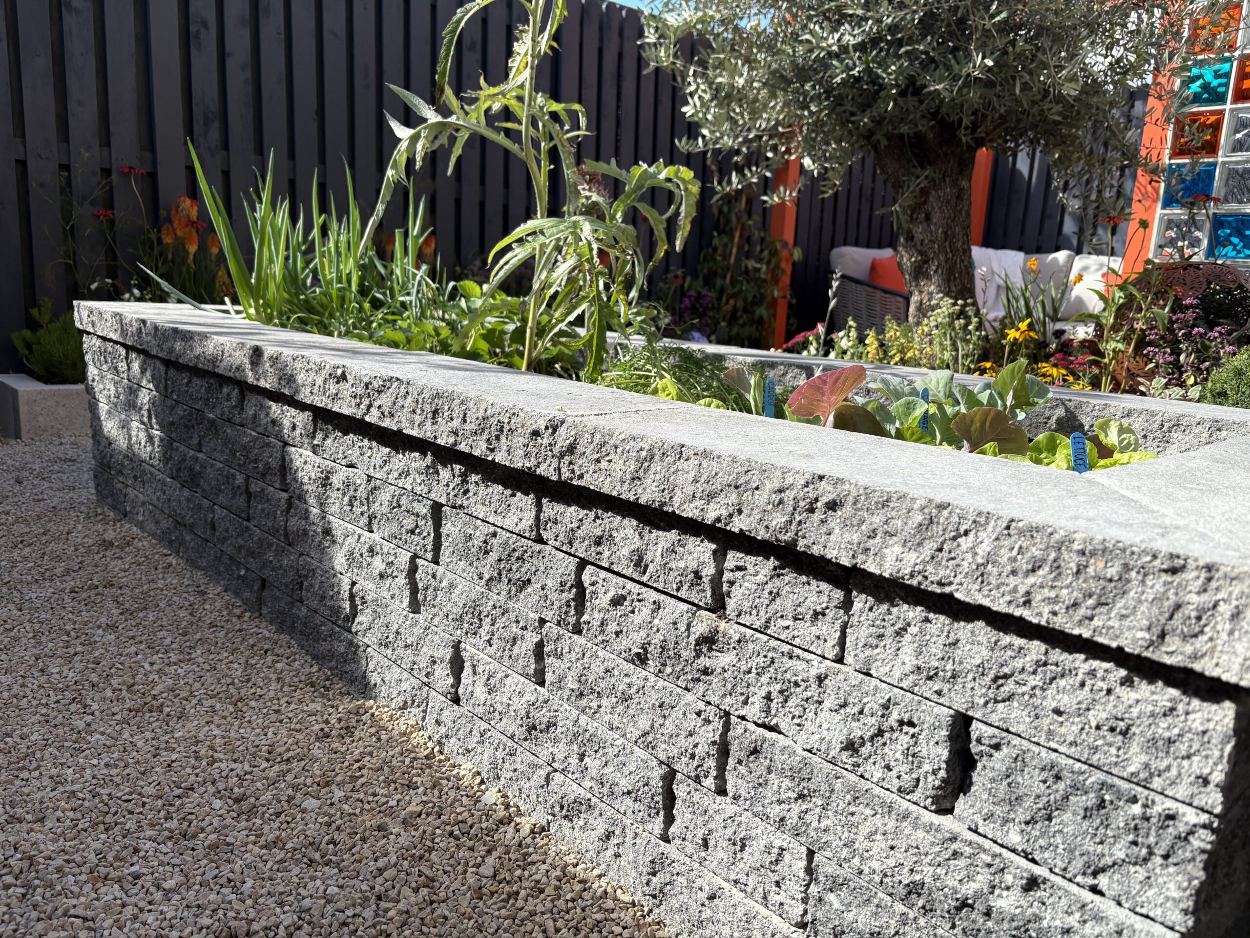 Connemara Walling & Cappign raven white SG eoighan