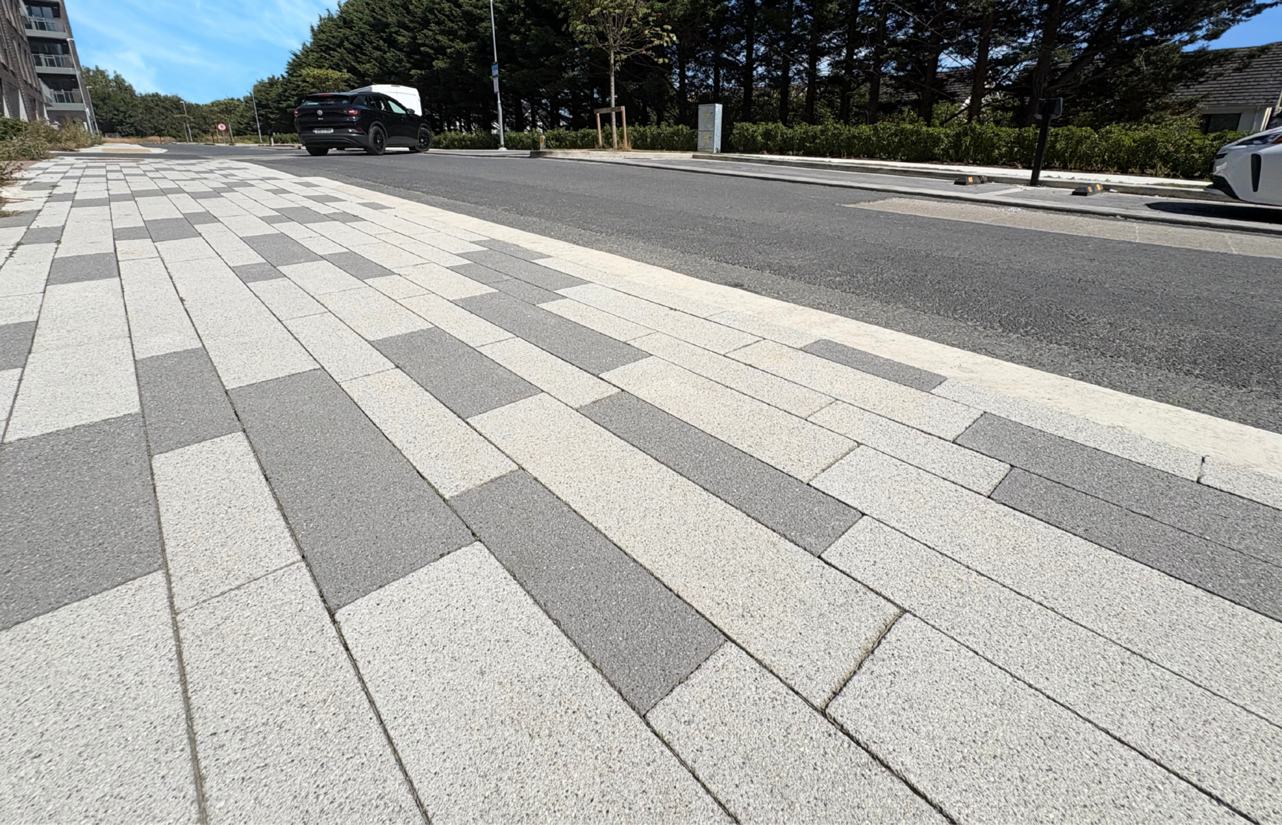 Pembroke silver and black granite