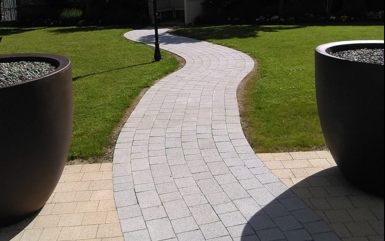 Hotel Kilkenny - Paving and Walling