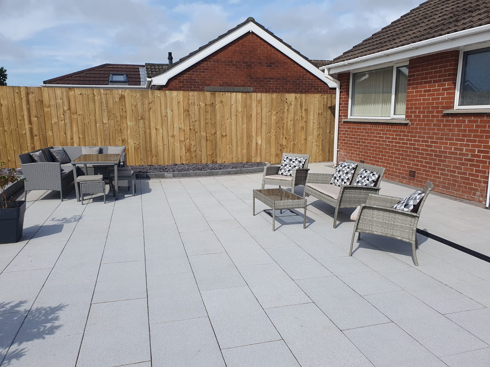 Massimo Flag in Silver Granite
